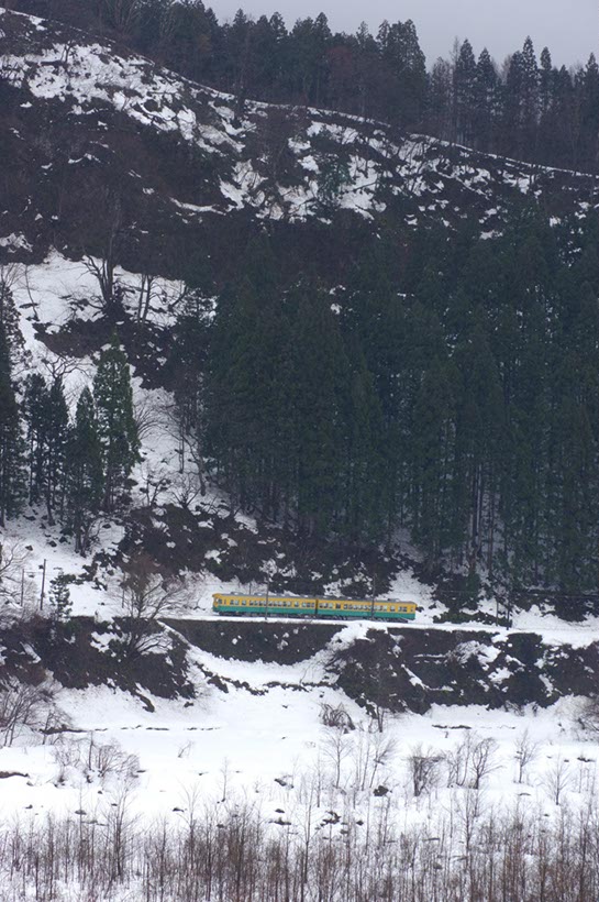 山を登る電車